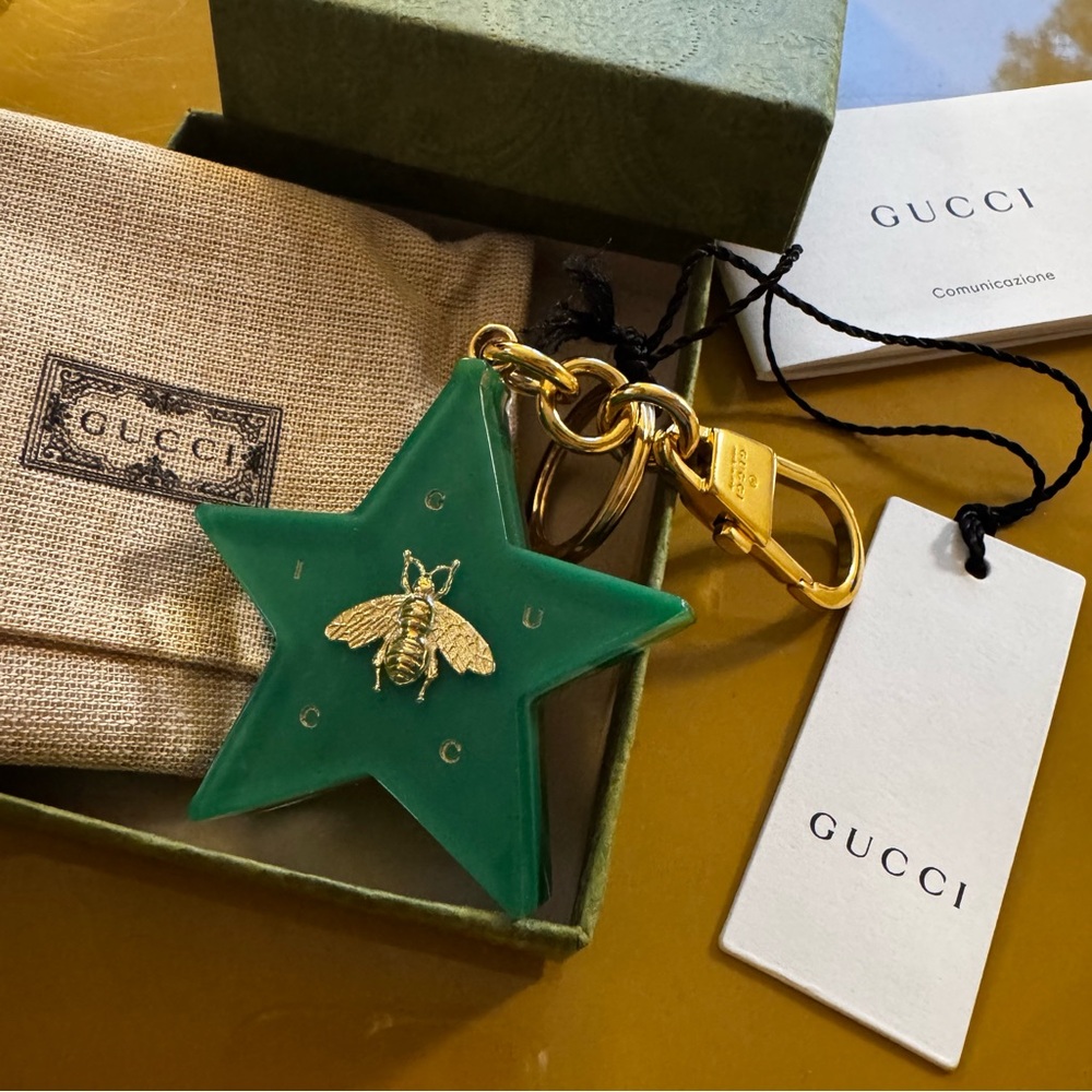 ⭐️🐝 GUCCI Star Bag Charm Keychain with Gold Bee | Green Plexiglass Gold Hardware - Picture 10 of 17
